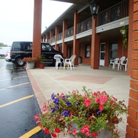 Travel Inn & Suites Frankfort Bagian luar foto