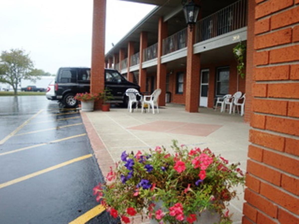 Travel Inn & Suites Frankfort Bagian luar foto