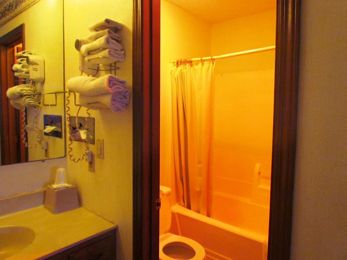 Travel Inn & Suites Frankfort Bagian luar foto